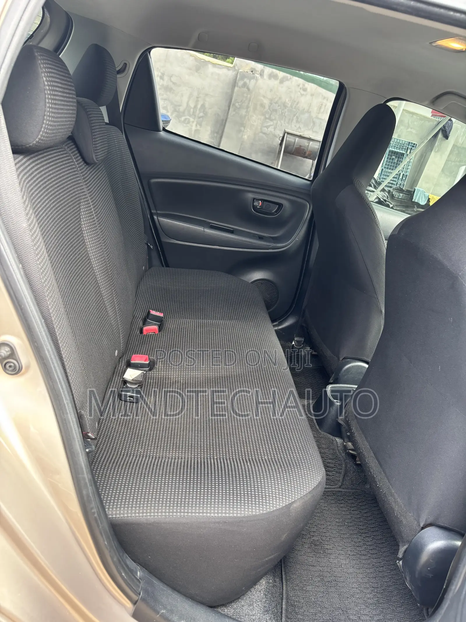 Toyota Vitz 1.5 FWD 3dr 2016 Gold