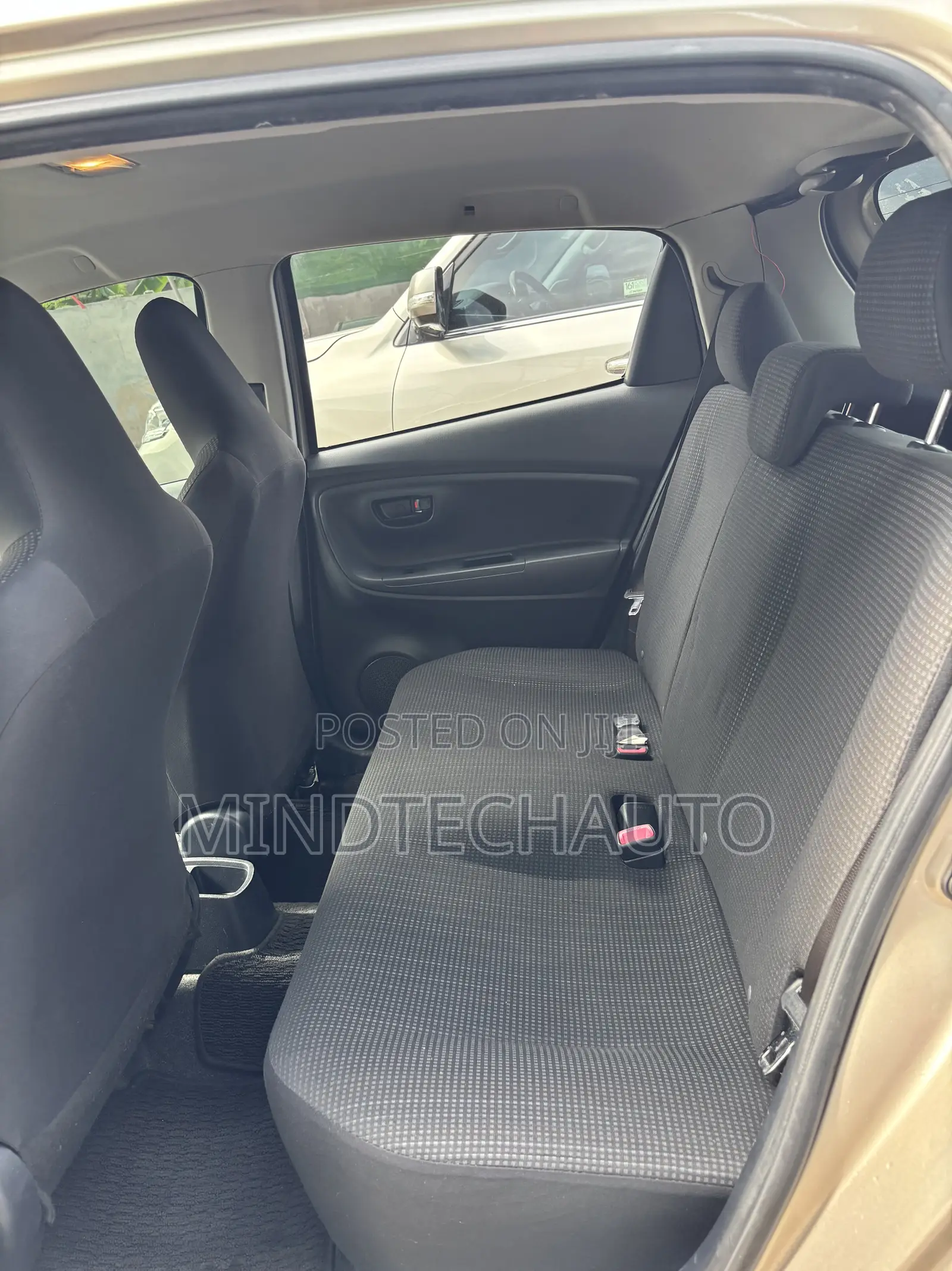 Toyota Vitz 1.5 FWD 3dr 2016 Gold