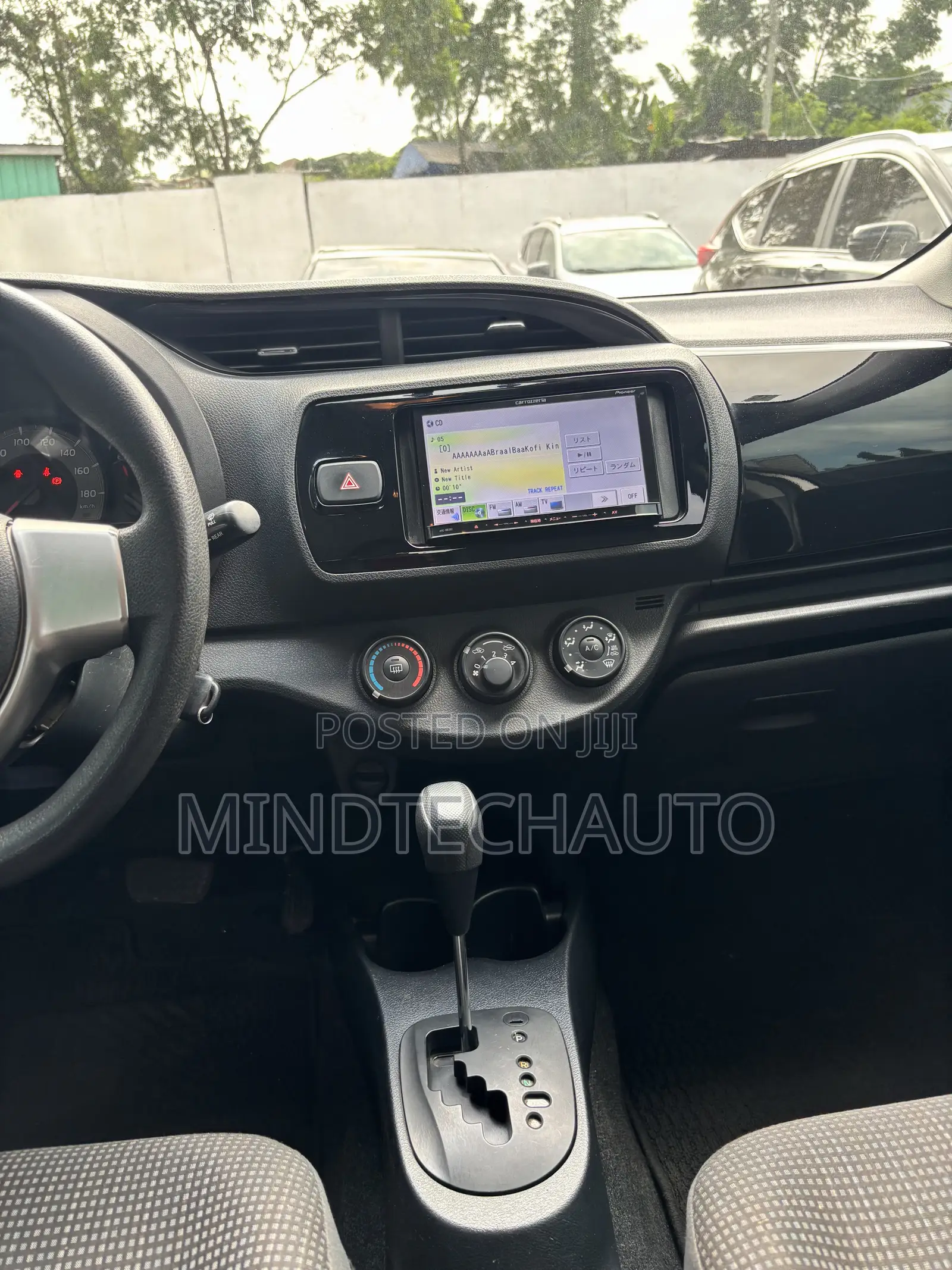 Toyota Vitz 1.5 FWD 3dr 2016 Gold