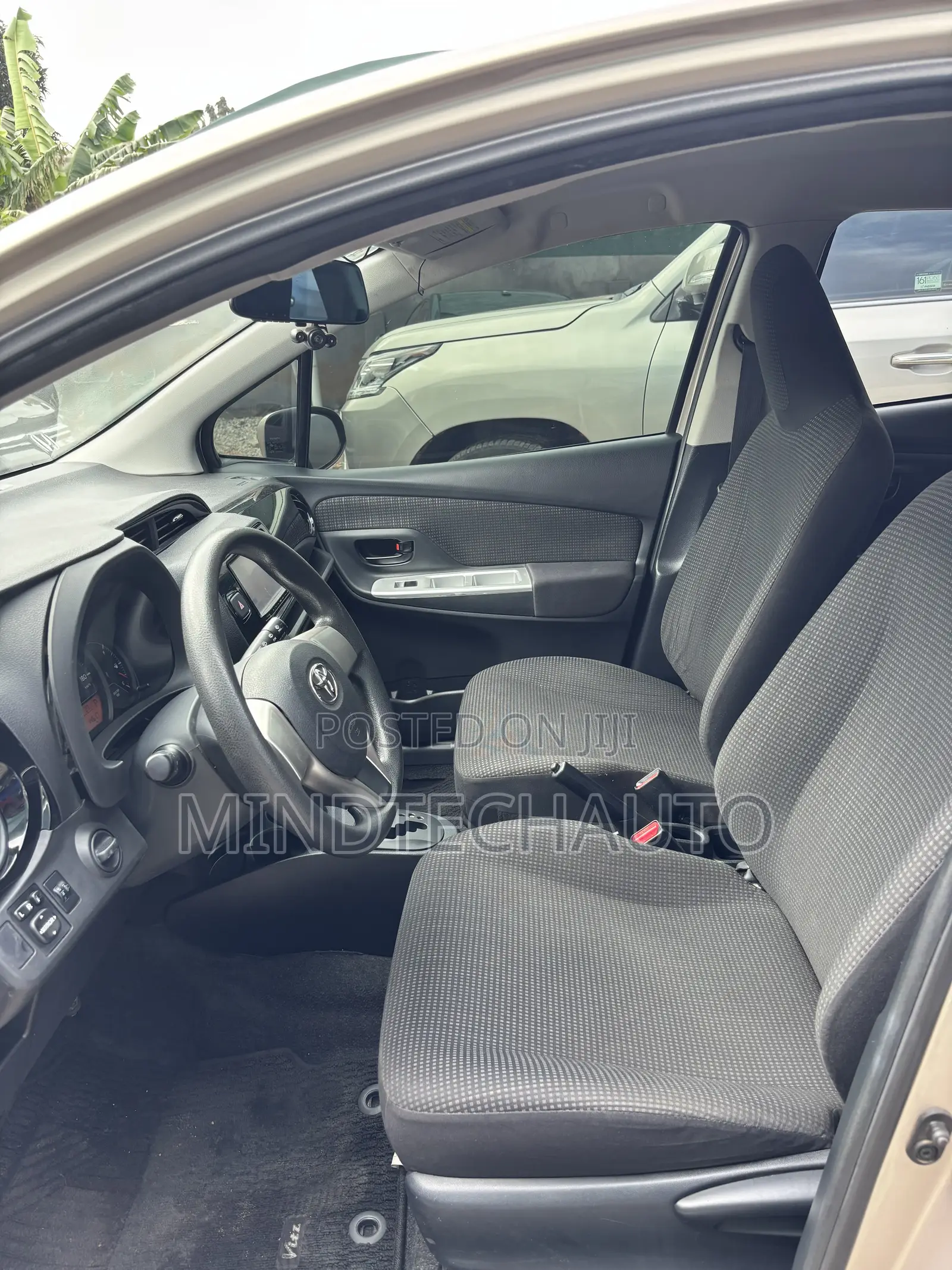 Toyota Vitz 1.5 FWD 3dr 2016 Gold
