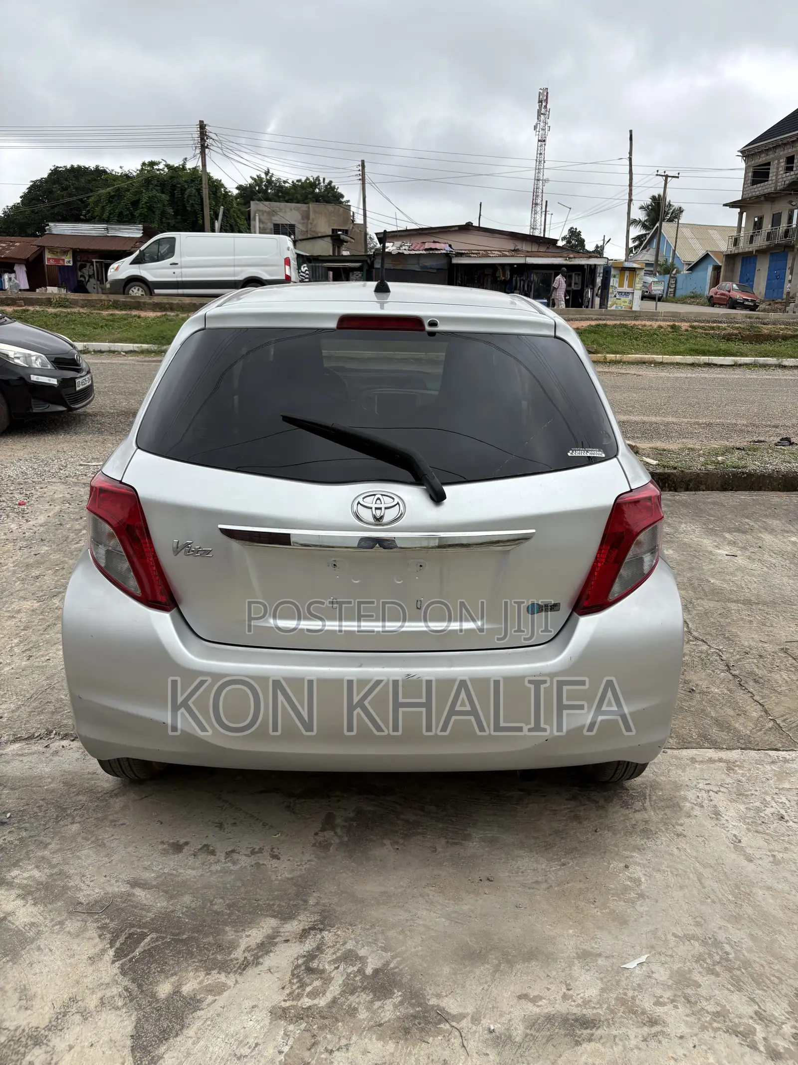 Toyota Vitz 1.3 FWD 5dr 2012 Silver
