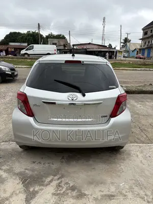 Toyota Vitz 1.3 FWD 5dr 2012 Silver