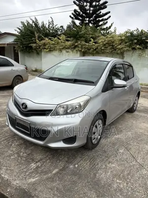 Toyota Vitz 1.3 FWD 5dr 2012 Silver