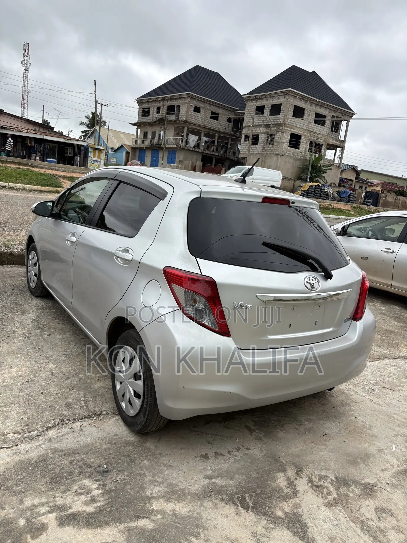 Toyota Vitz 1.3 FWD 5dr 2012 Silver