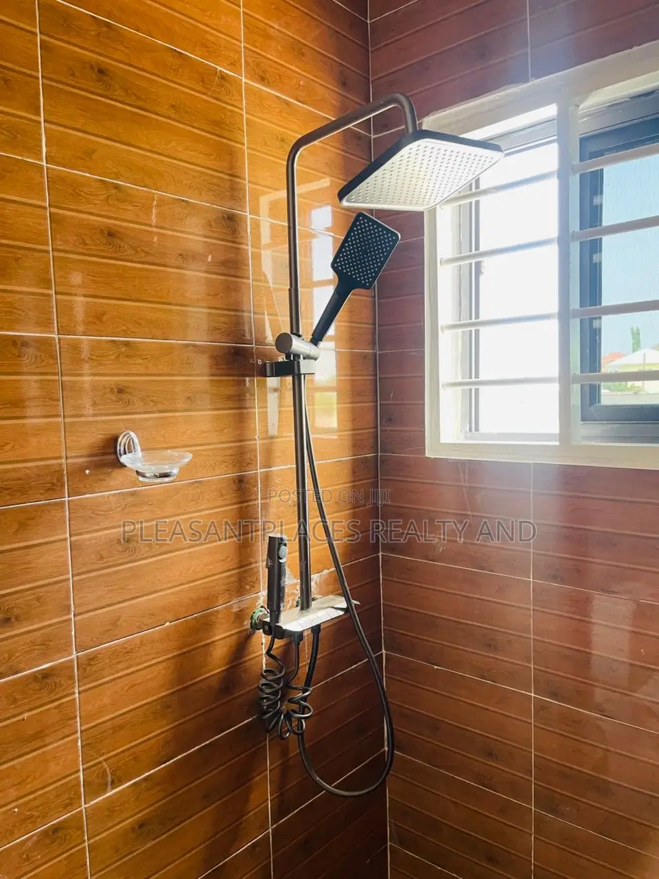 2bdrm House in Pleasantplaces And, East Legon for sale