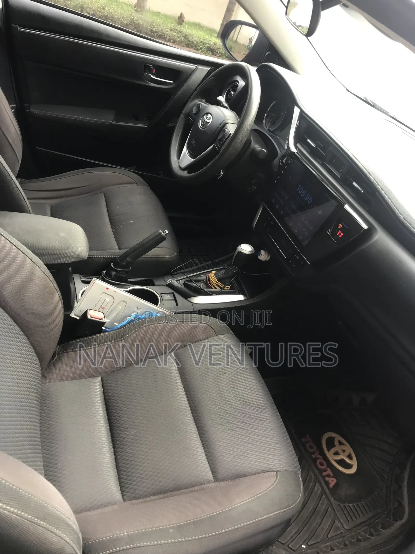 Toyota Corolla LE Eco (1.8L 4cyl 2A) 2019 Red