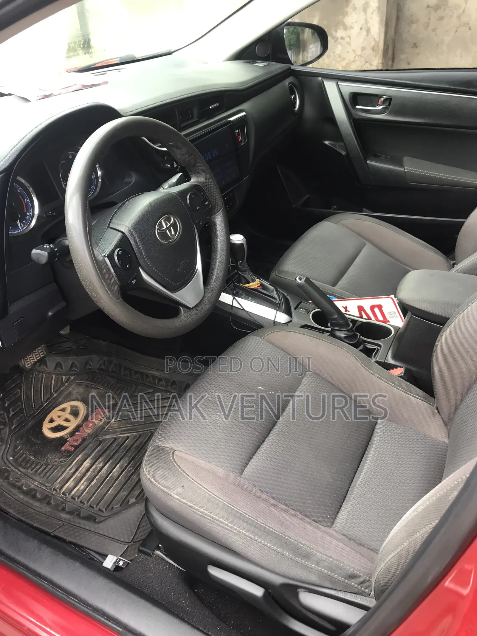 Toyota Corolla LE Eco (1.8L 4cyl 2A) 2019 Red