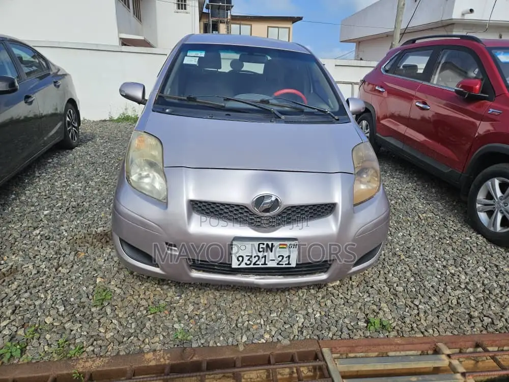 Toyota Vitz 1.0 FWD 3dr 2010 Gray
