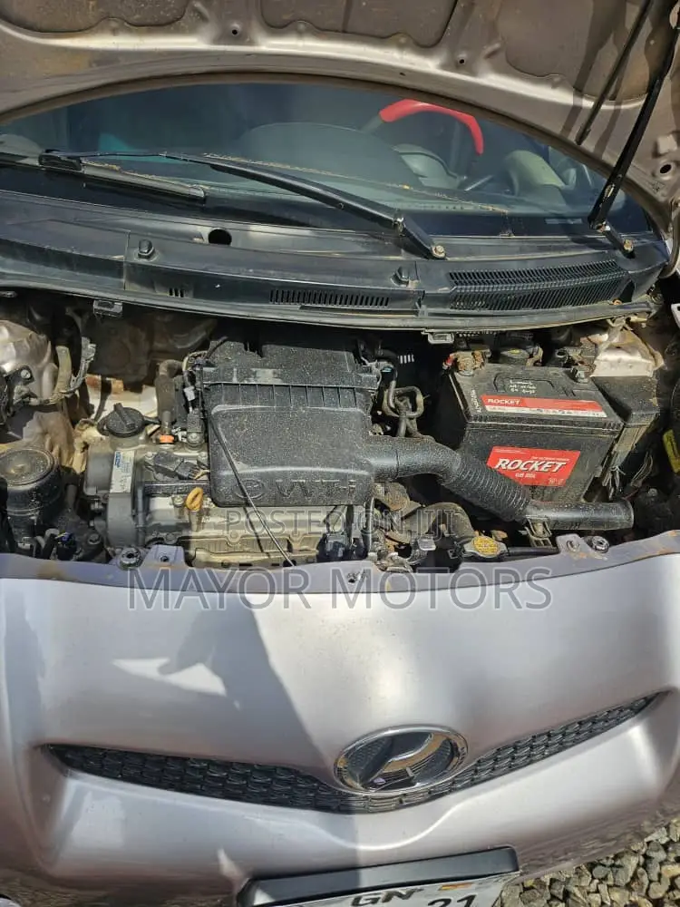 Toyota Vitz 1.0 FWD 3dr 2010 Gray