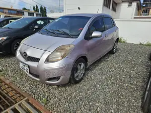 Toyota Vitz 1.0 FWD 3dr 2010 Gray