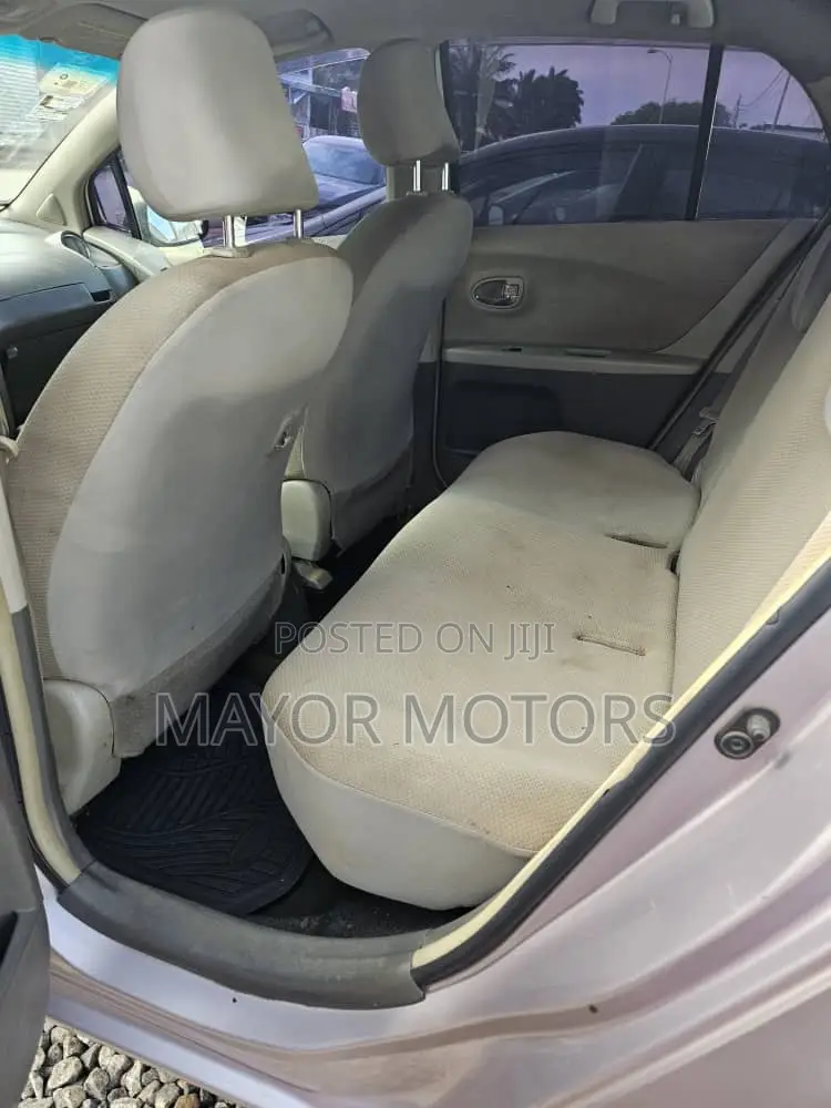 Toyota Vitz 1.0 FWD 3dr 2010 Gray
