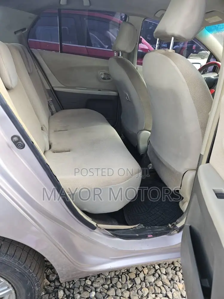Toyota Vitz 1.0 FWD 3dr 2010 Gray