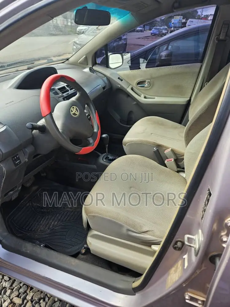Toyota Vitz 1.0 FWD 3dr 2010 Gray