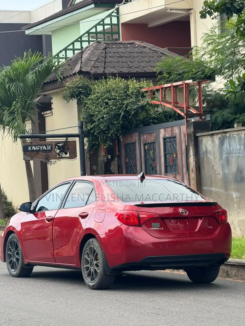 Toyota Corolla XLE (1.8L 4cyl 2A) 2019 Red
