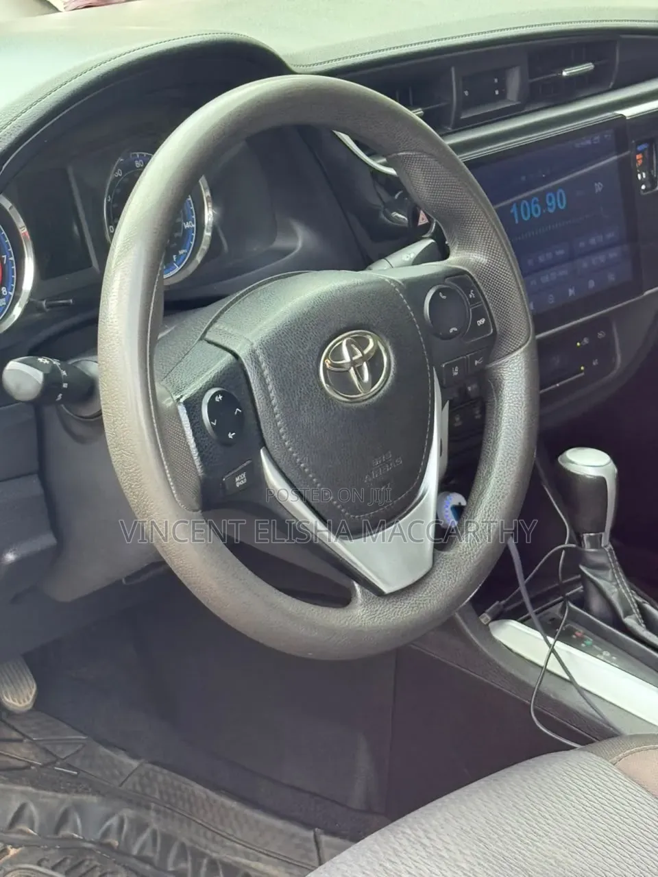 Toyota Corolla XLE (1.8L 4cyl 2A) 2019 Red