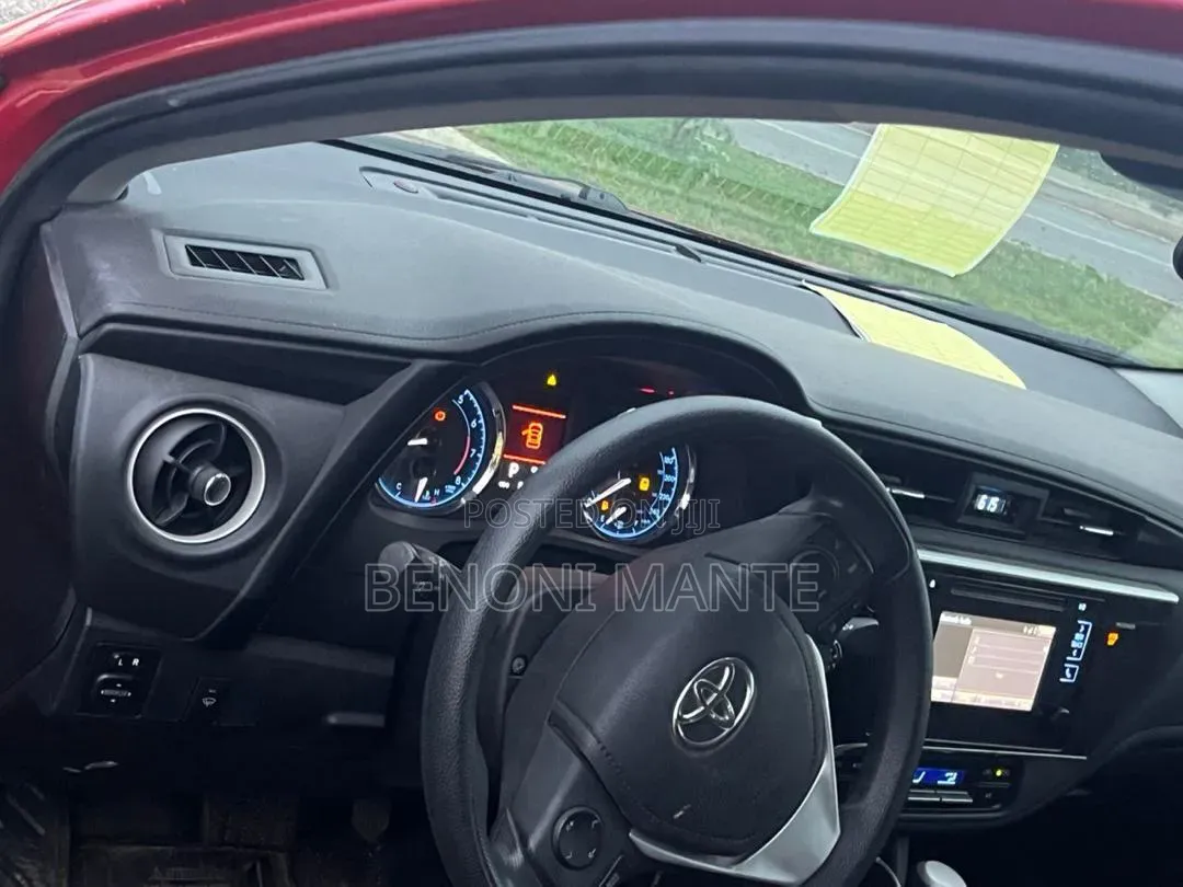 Toyota Corolla LE (1.8L 4cyl 2A) 2019 Red
