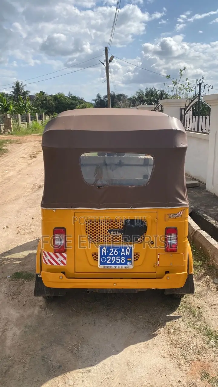 New Bajaj RE 2026 Yellow