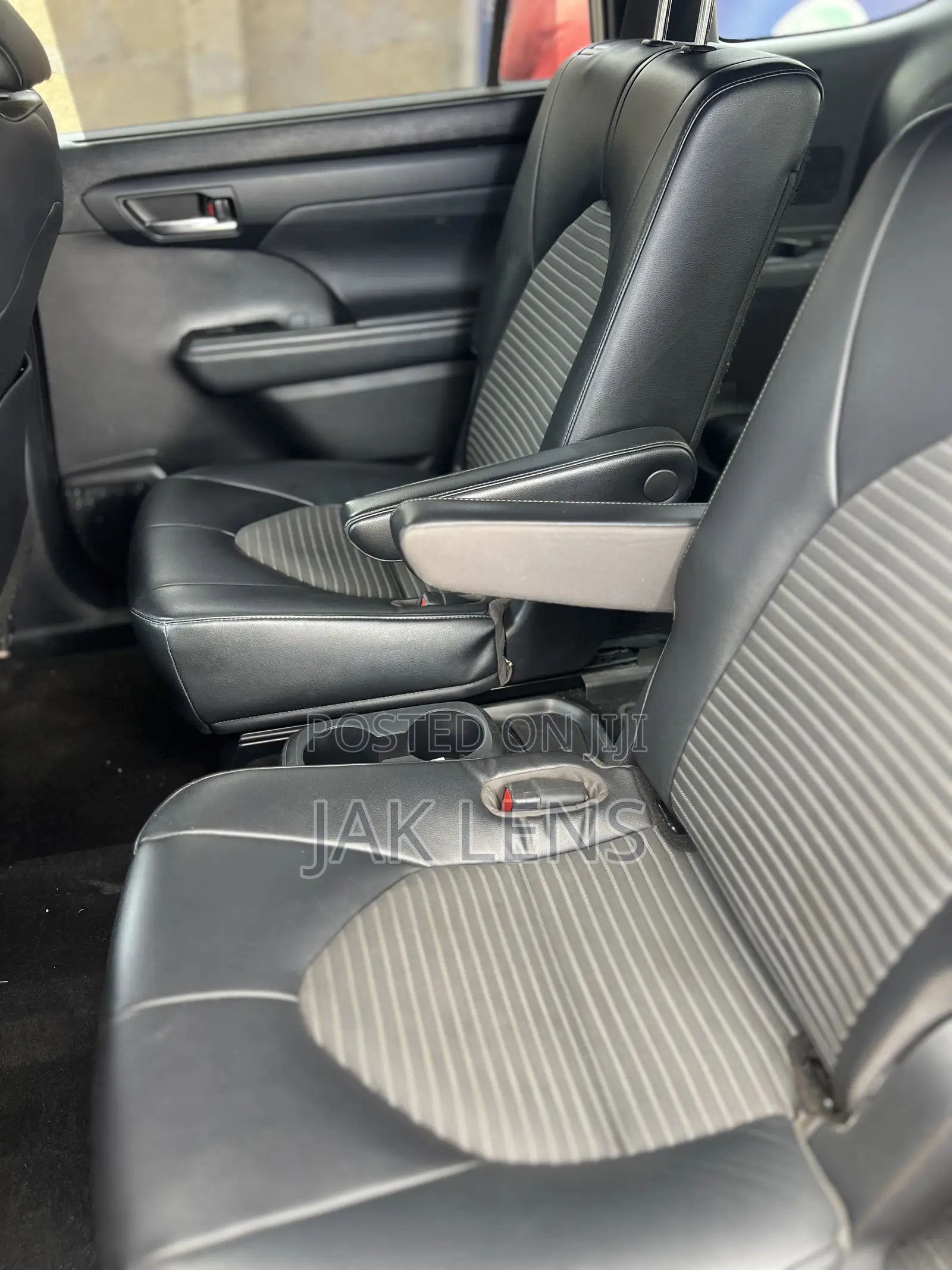 Toyota Highlander XLE FWD 2023 Gray