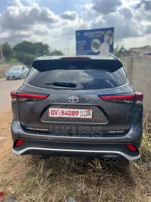 Toyota Highlander XLE FWD 2023 Gray