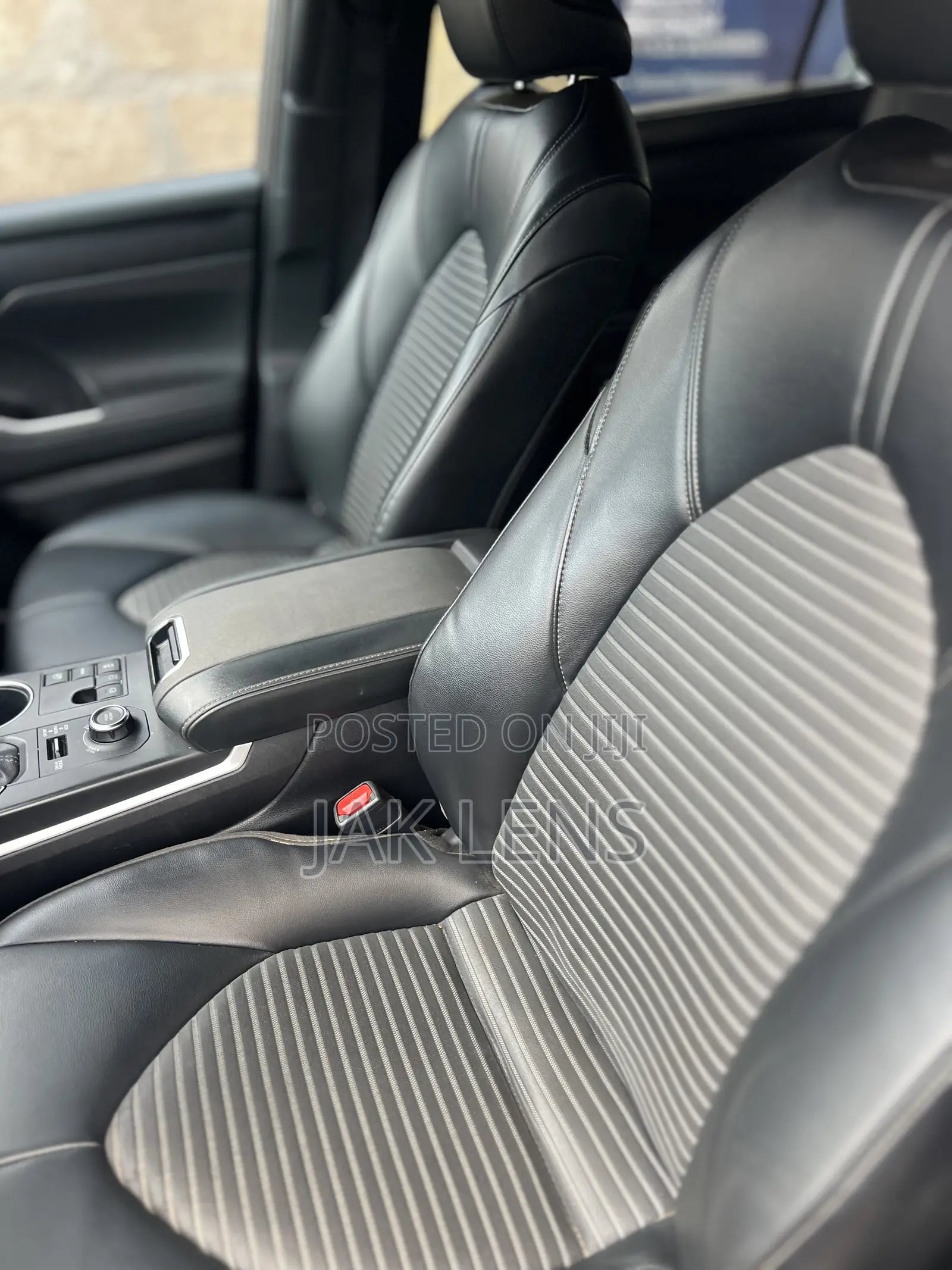 Toyota Highlander XLE FWD 2023 Gray
