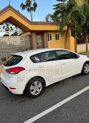 Kia Forte SX Hatchback 2017 White