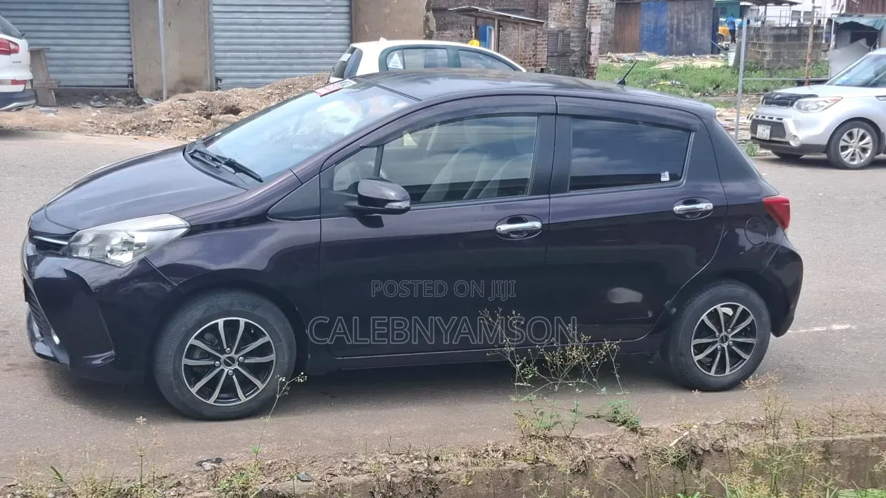 Toyota Vitz 2015