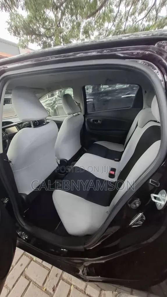 Toyota Vitz 2015