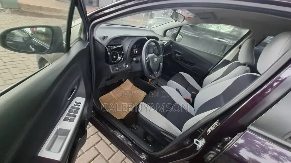 Toyota Vitz 2015