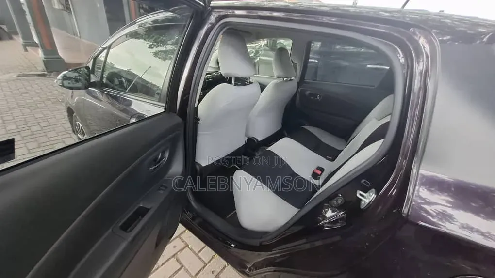 Toyota Vitz 2015