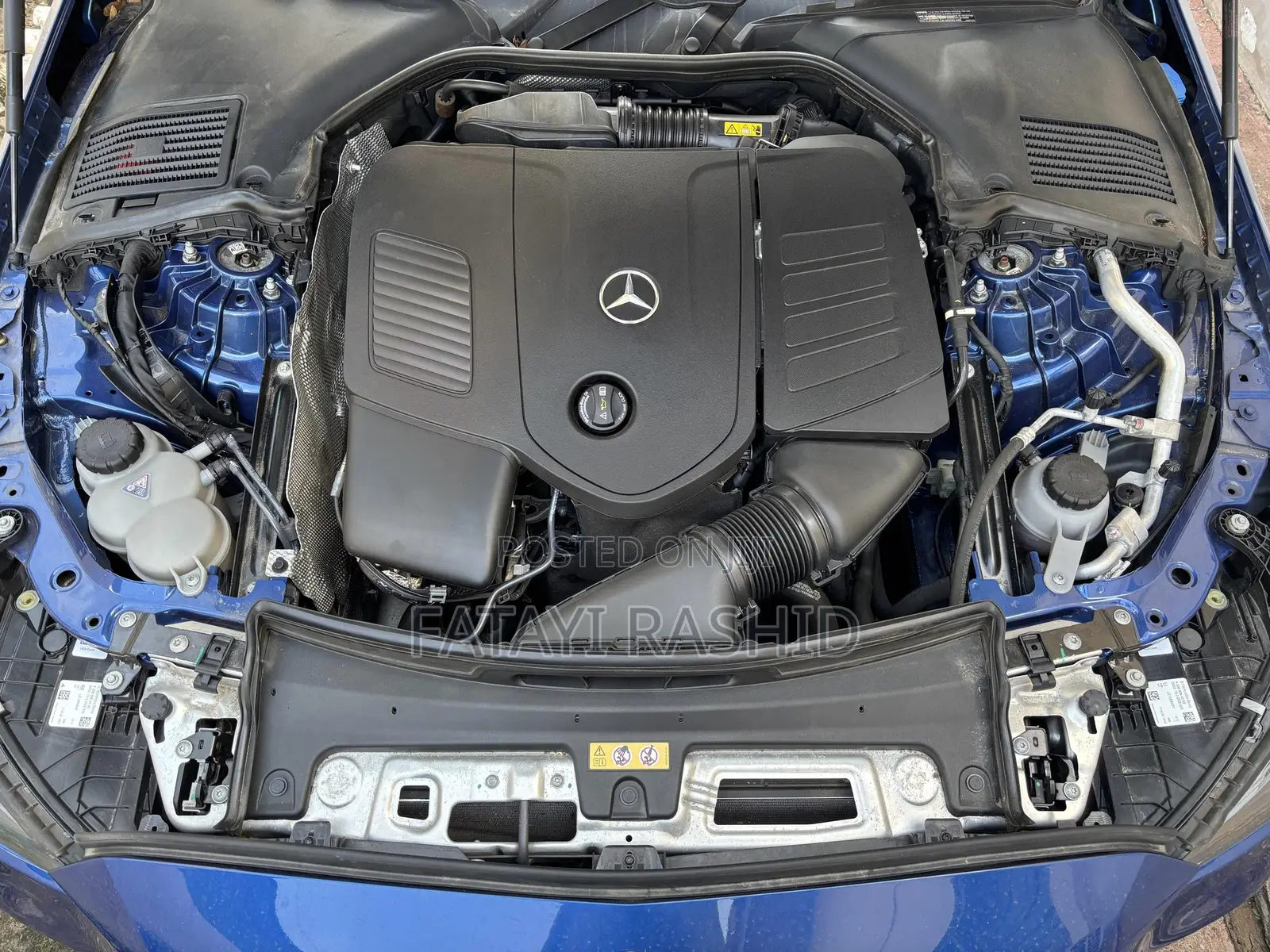 Mercedes-Benz C300 2023 Blue