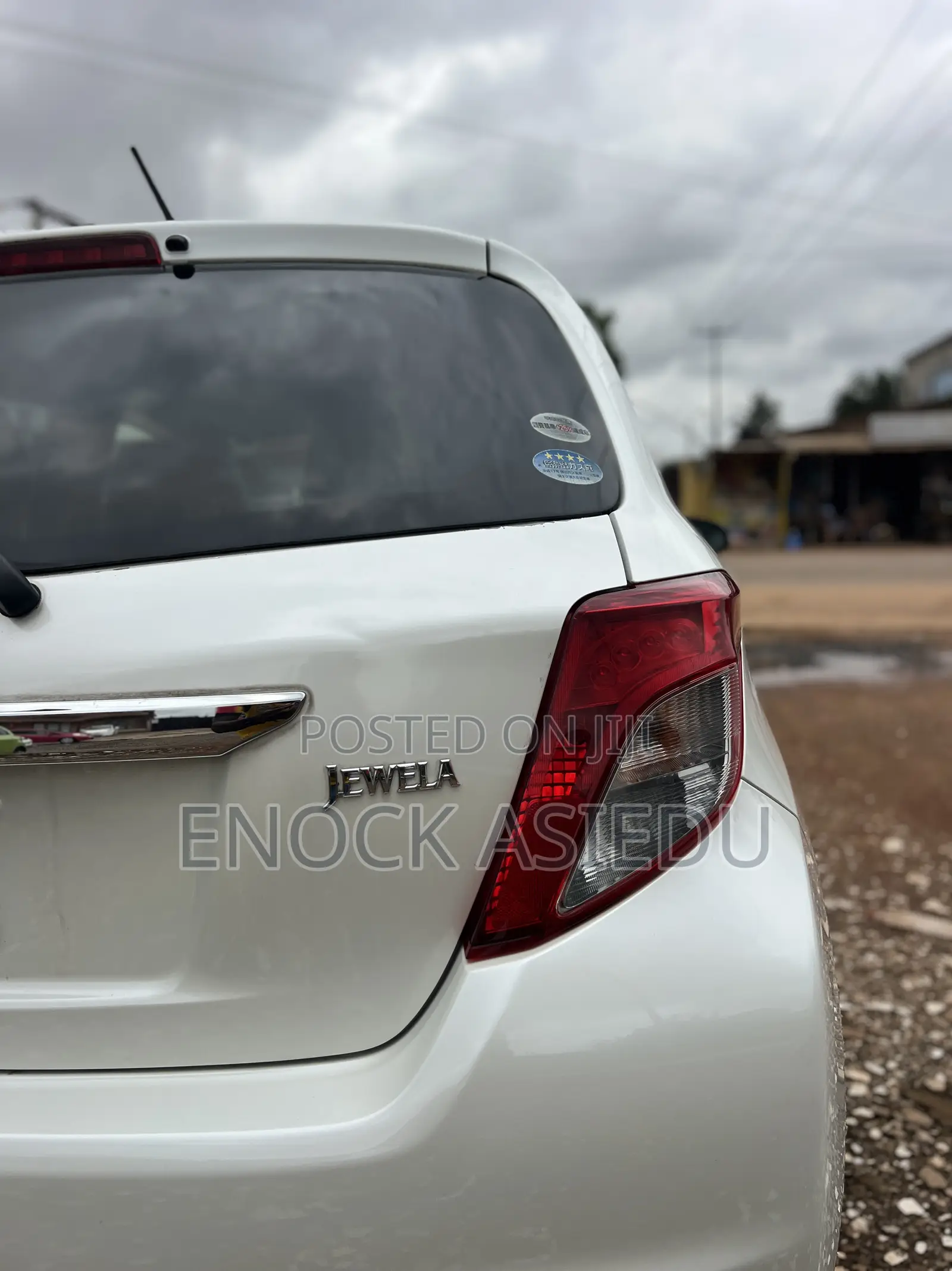 Toyota Vitz 1.3 AWD 3dr 2013 White