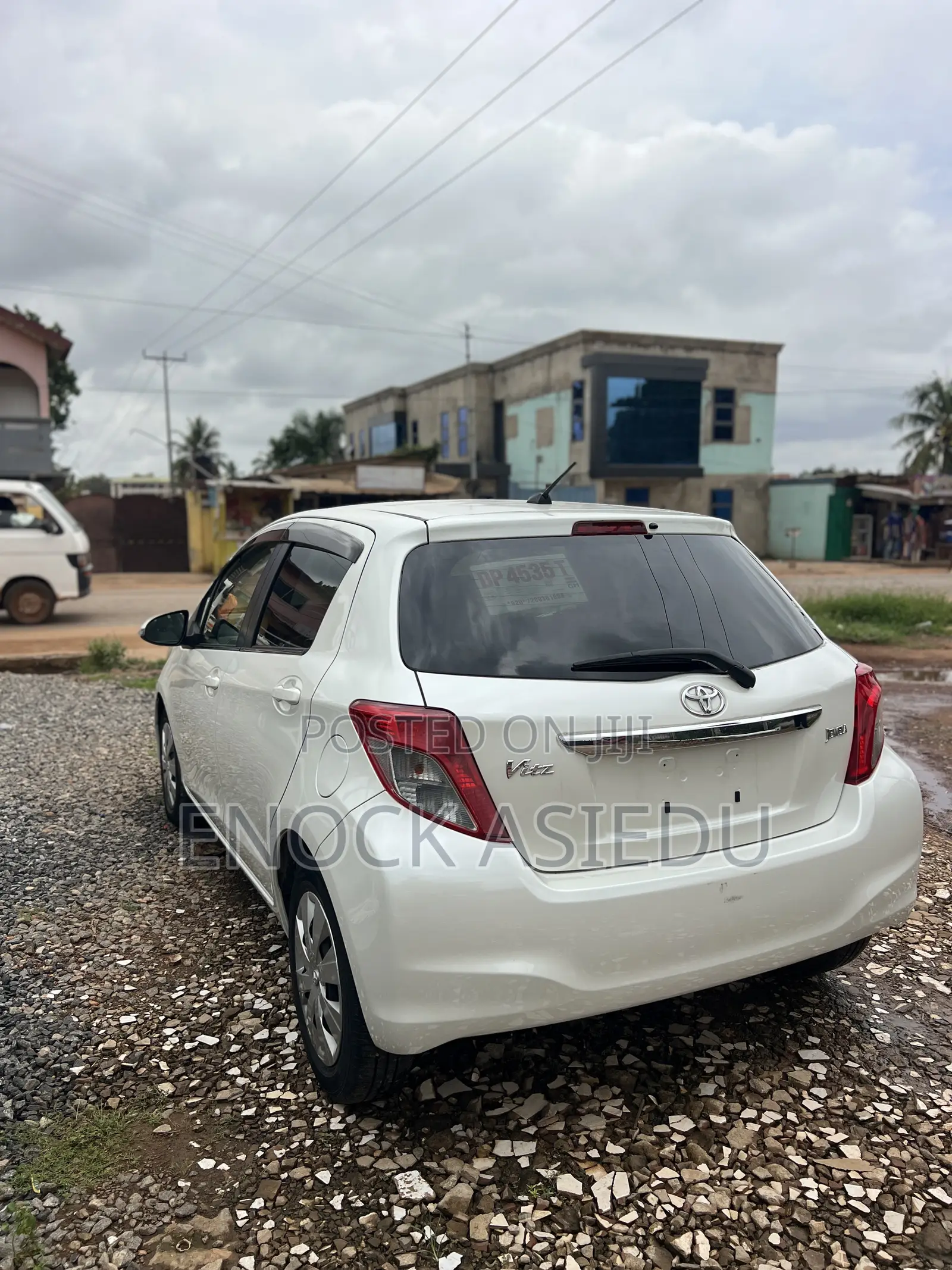 Toyota Vitz 1.3 AWD 3dr 2013 White