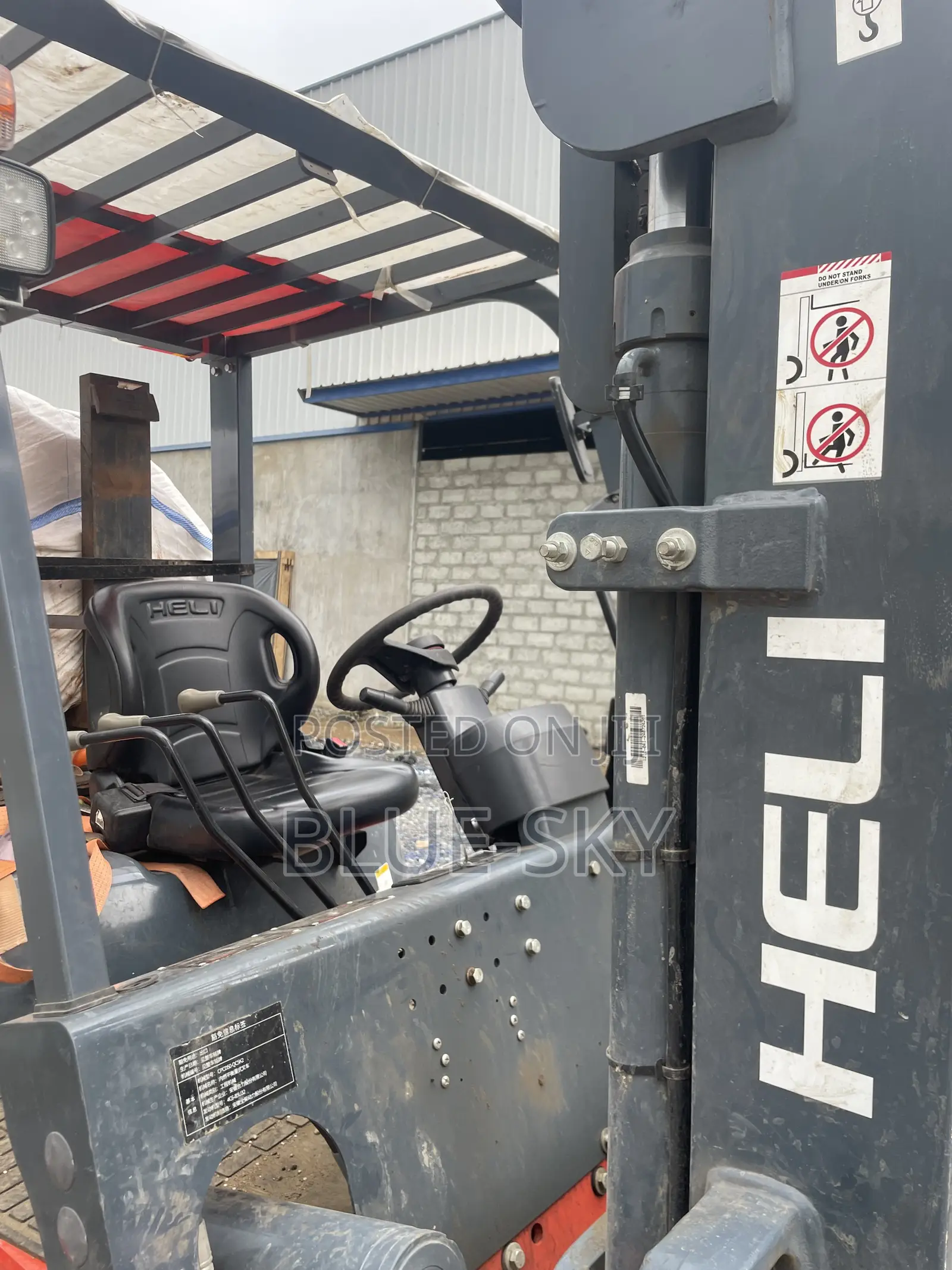 3.5 Tons Heli Forklift Machines Available for Sale