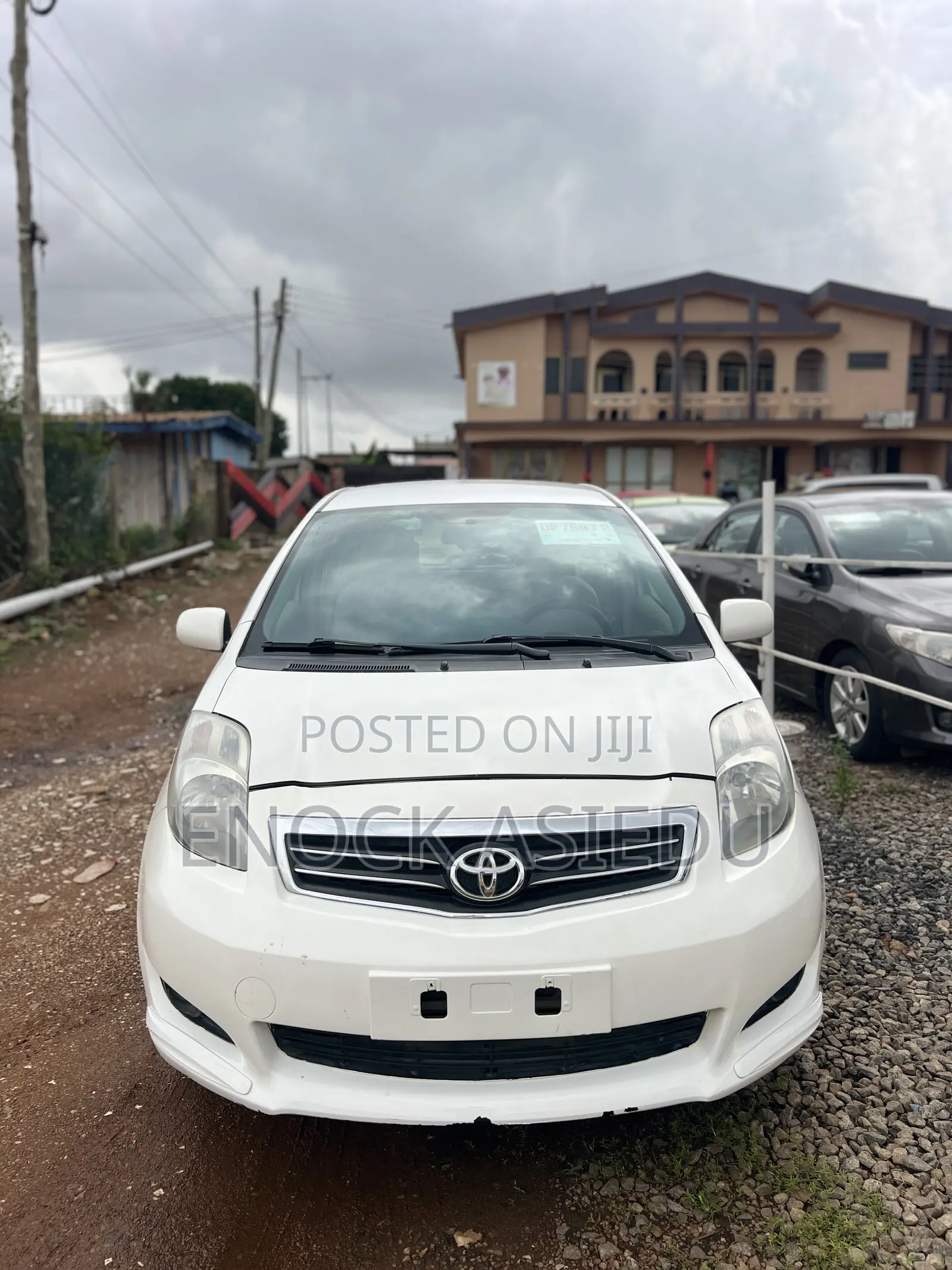 Toyota Yaris L Hatchback 5dr 2013 White