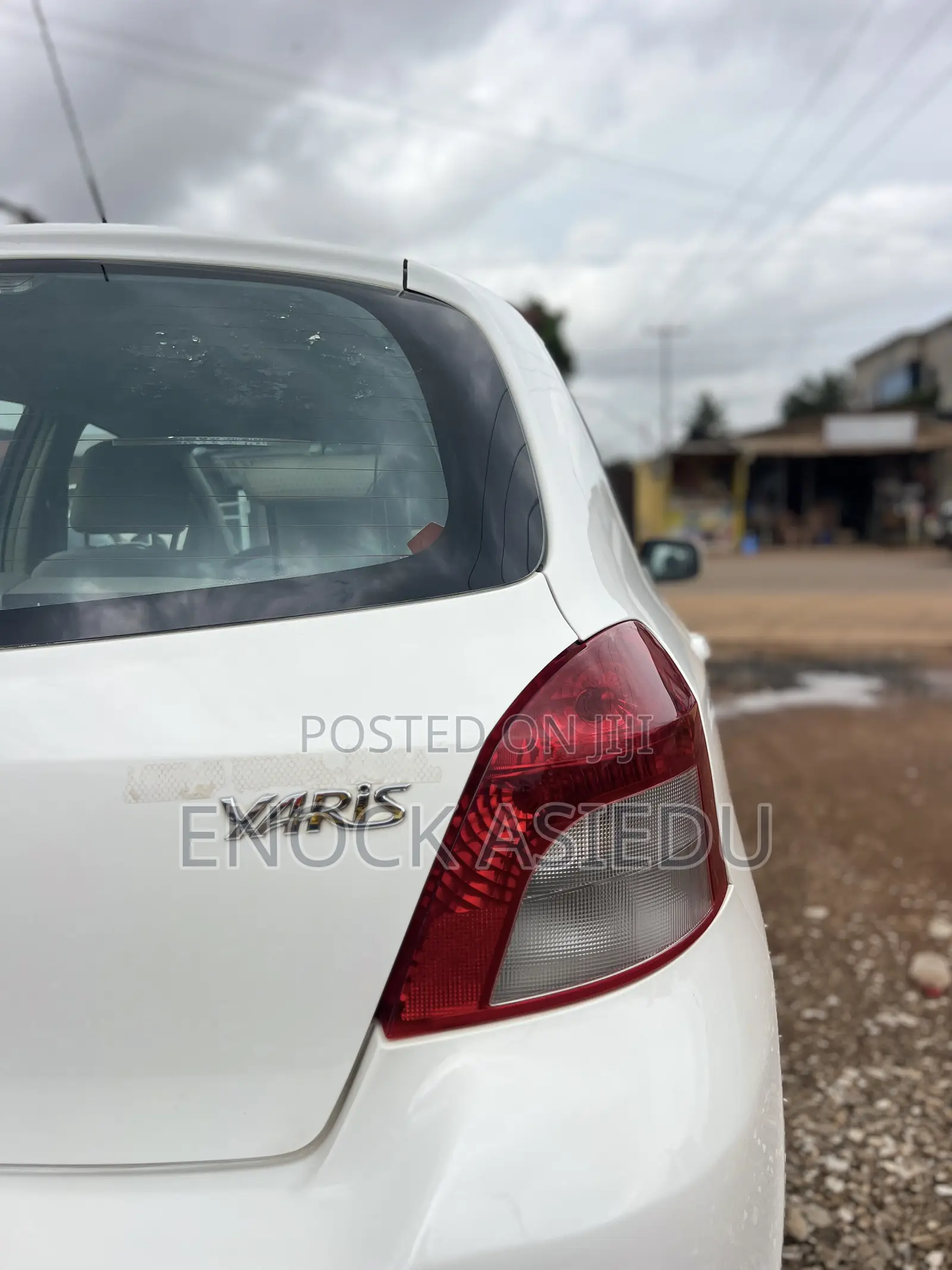 Toyota Yaris L Hatchback 5dr 2013 White