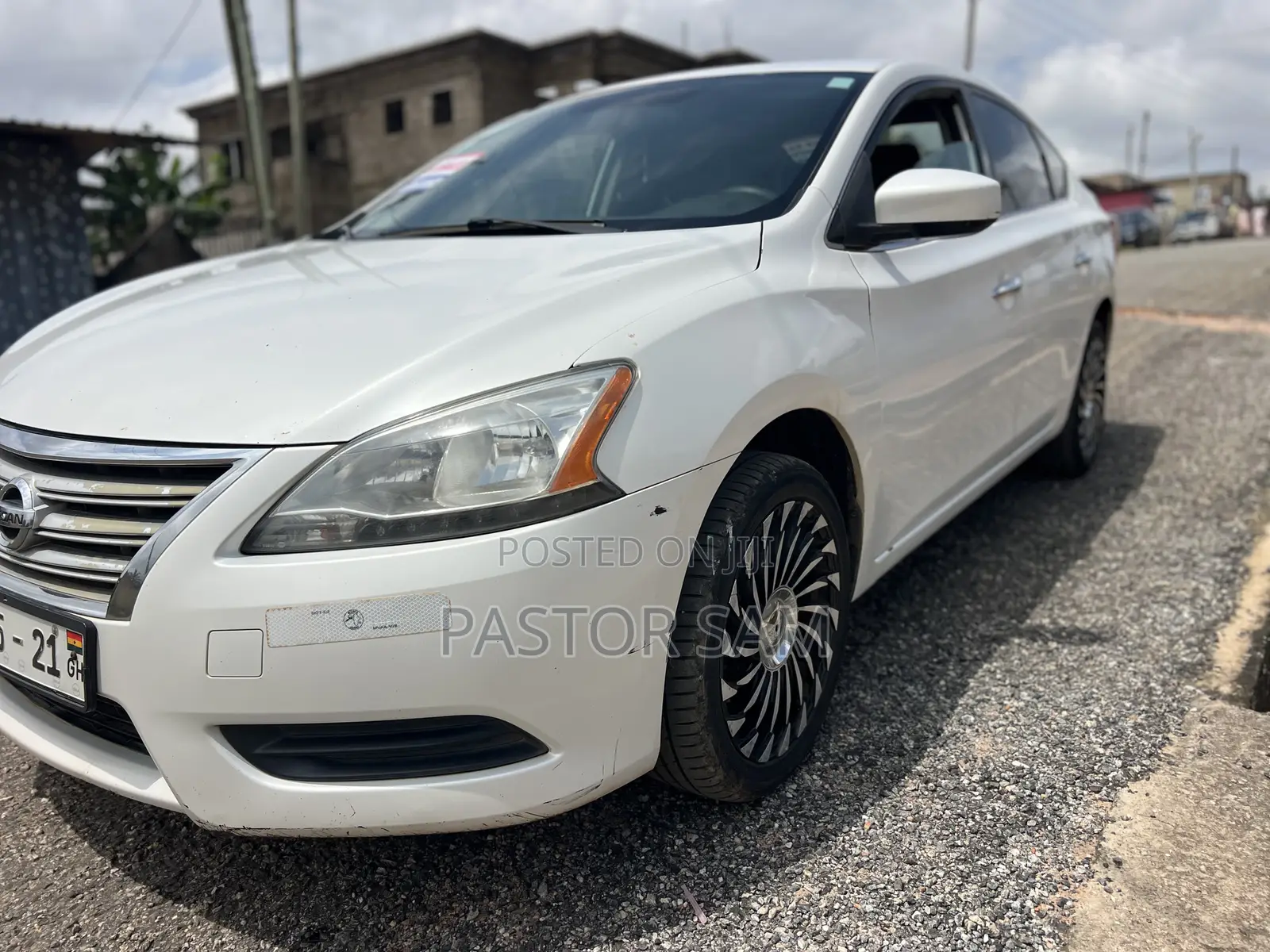 Nissan Sentra SR 4dr Sedan (1.8L 4cyl CVT) 2014 White