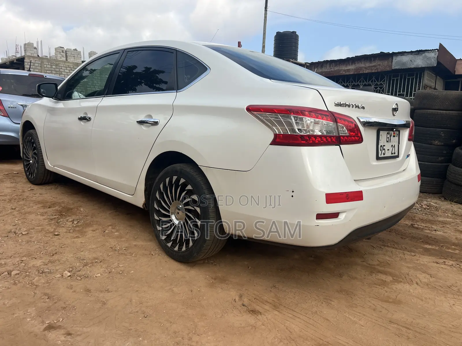 Nissan Sentra SR 4dr Sedan (1.8L 4cyl CVT) 2014 White