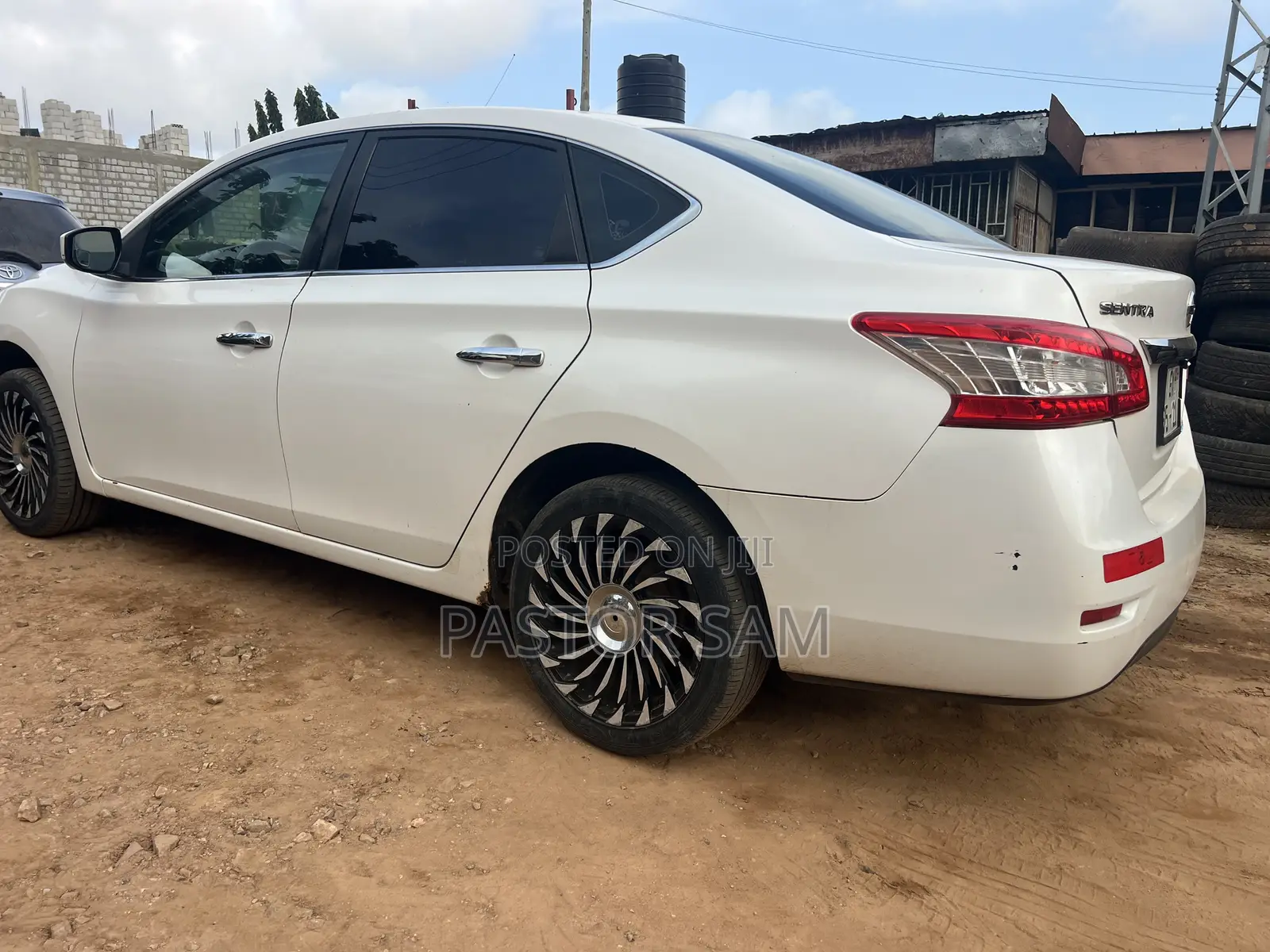 Nissan Sentra SR 4dr Sedan (1.8L 4cyl CVT) 2014 White