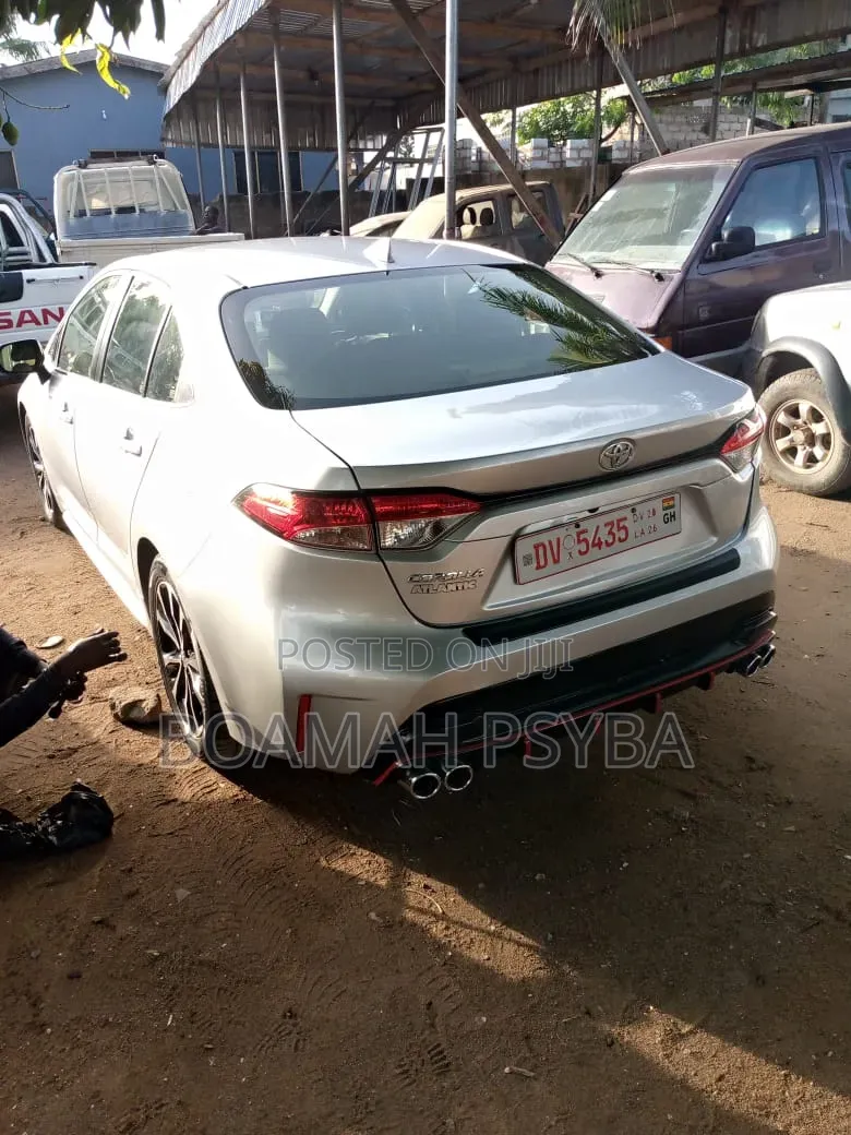 Toyota Corolla LE 2021 Silver