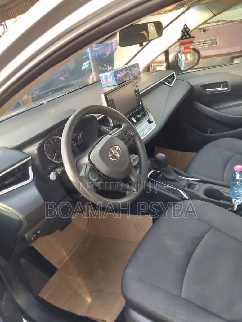 Toyota Corolla LE 2021 Silver