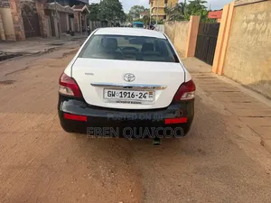 Toyota Yaris 2010 White