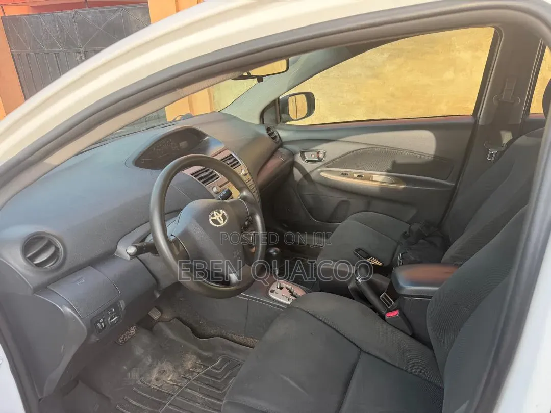 Toyota Yaris 2010 White