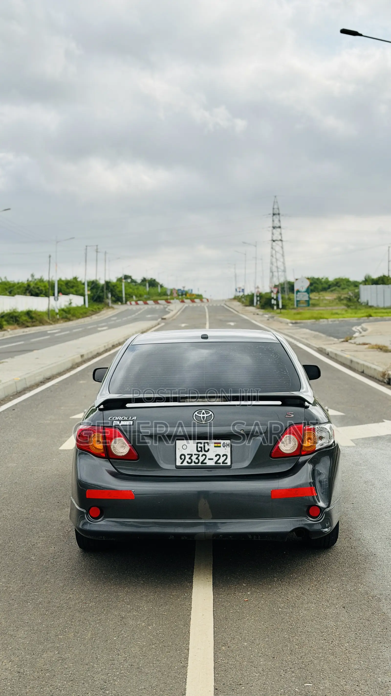 Toyota Corolla Base 4dr Sedan (1.8L 4cyl 5M) 2011 Gray
