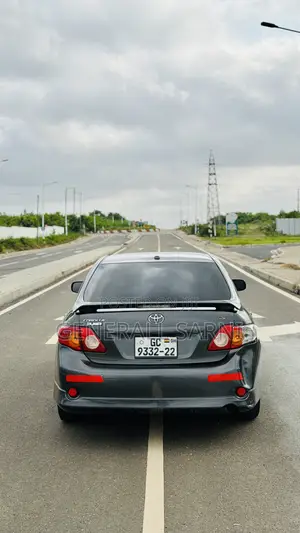 Toyota Corolla Base 4dr Sedan (1.8L 4cyl 5M) 2011 Gray