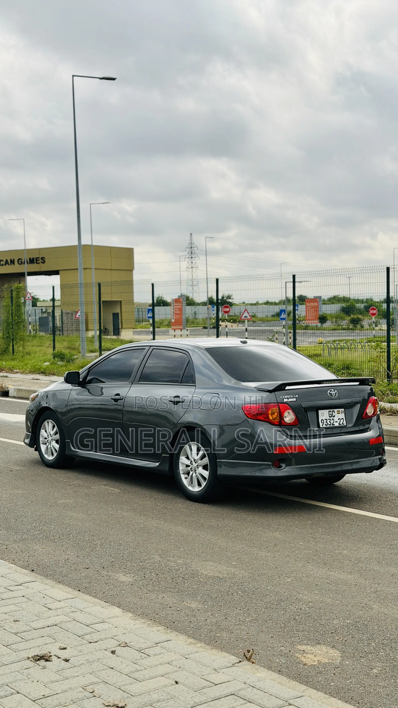 Toyota Corolla Base 4dr Sedan (1.8L 4cyl 5M) 2011 Gray