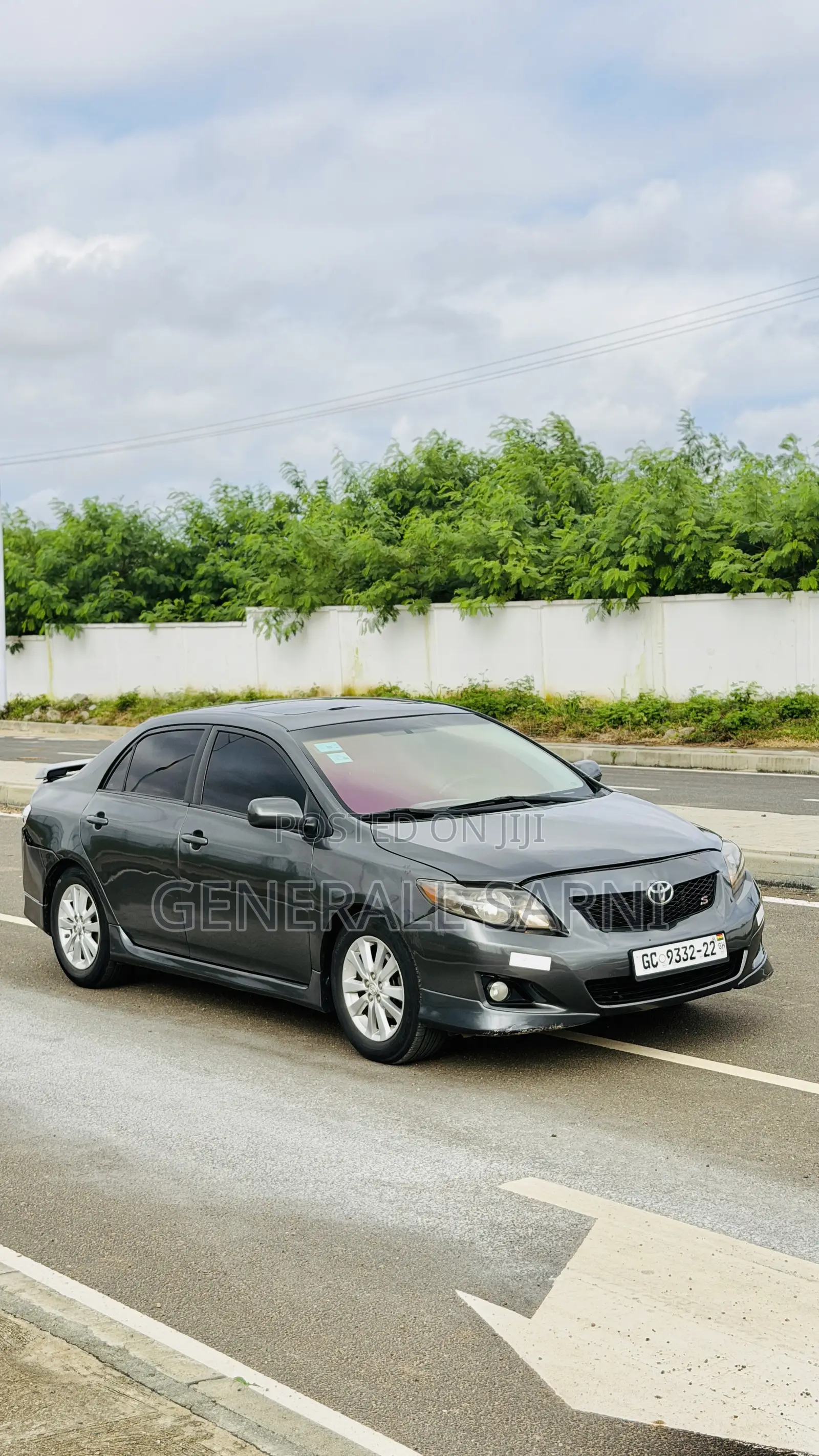 Toyota Corolla Base 4dr Sedan (1.8L 4cyl 5M) 2011 Gray