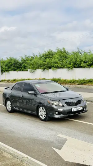 Toyota Corolla Base 4dr Sedan (1.8L 4cyl 5M) 2011 Gray