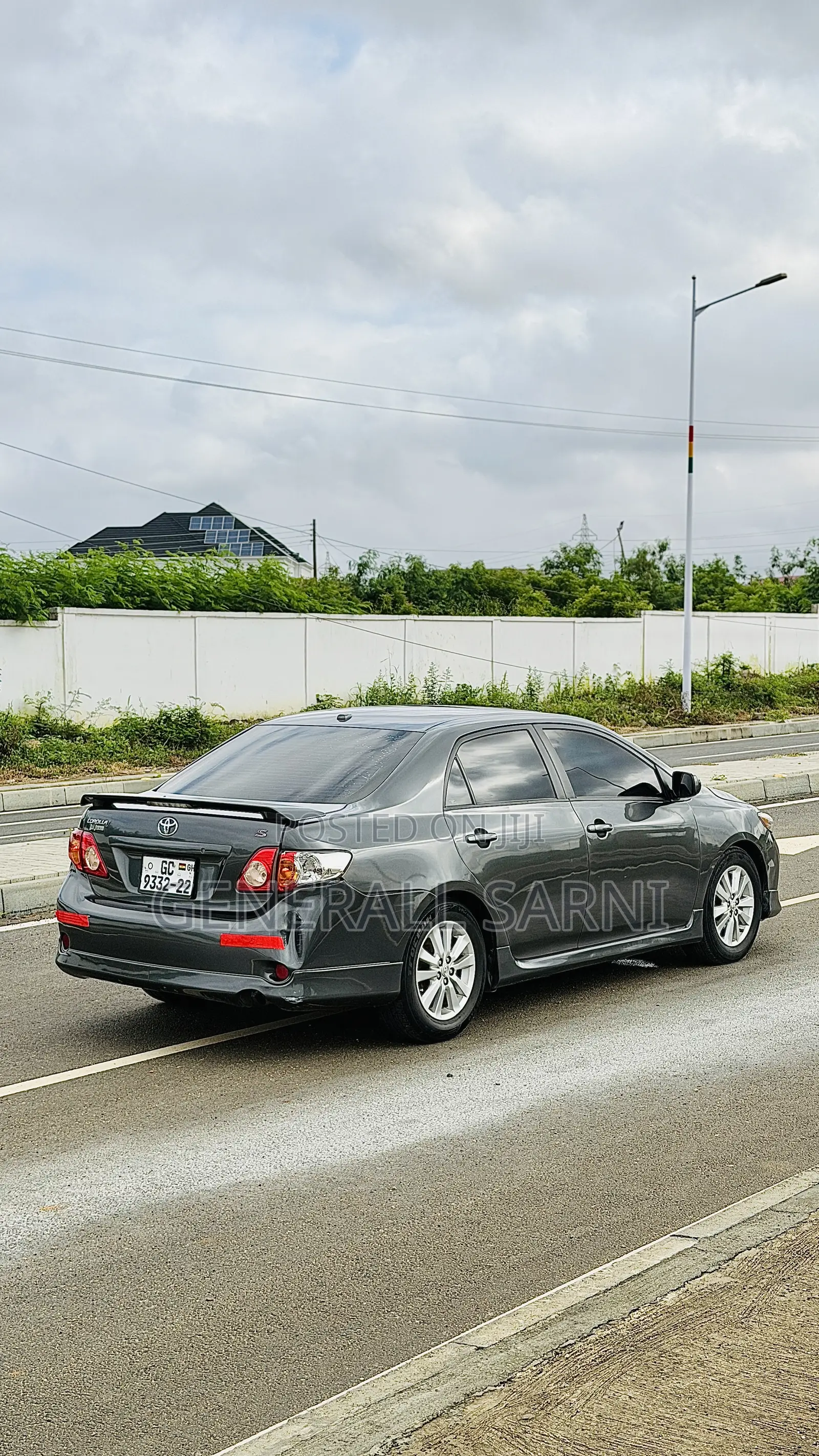 Toyota Corolla Base 4dr Sedan (1.8L 4cyl 5M) 2011 Gray