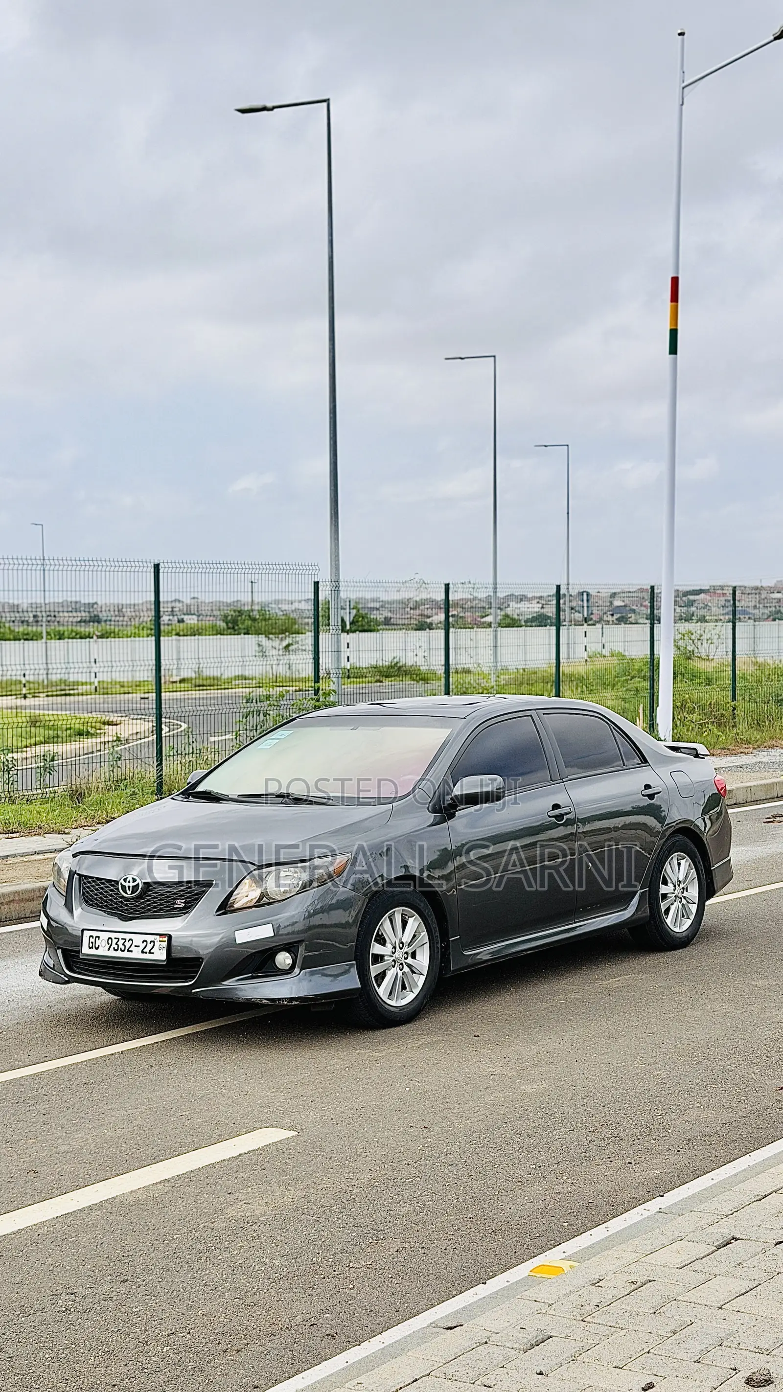 Toyota Corolla Base 4dr Sedan (1.8L 4cyl 5M) 2011 Gray