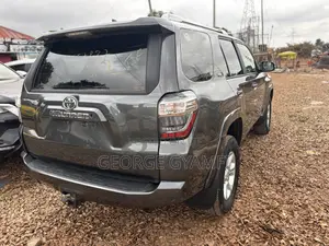 Toyota 4-Runner SR5 Premium 4dr 4x2 (4.0L 6cyl 5A) 2017 Gray